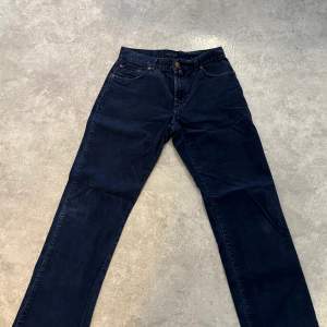Vintage Gant jeans manchesterbyxor. Ingen size tag men skulle säga att dem passar som 31/30, kanske lite längre. Breda nog för att sitta över skon. Byxorna är i bra vintage skick