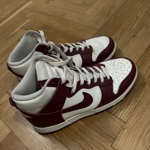 Nike dunks - Nike high dunks strl 40,5. Använda fåtal gånger. 