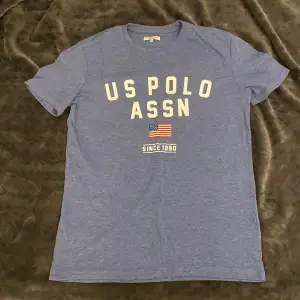 En jätte fin t-shirt från U.s. polo assn.  Den är inprincip i nyskick, faller ej mig i smak längre drf säljs den. Köpt för ca 300kr säljer för 150kr