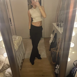 Stickad zara topp - Stickad topp från zara🪩👻😻🥭
