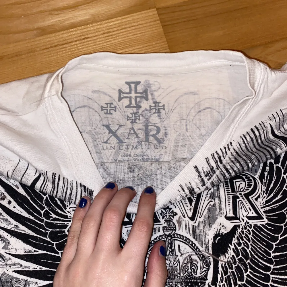 Xzavier tröja med tryck på framsida och baksida, från USA. Skjortor.