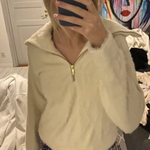 Stickad tröja - Jätteskön tröja som knappt är använd! Storlek 36/S