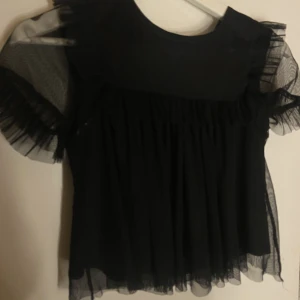 Fin blus! - Säljer denna superfina blusen från cubus då den tyvärr inte kommer till användning längre.