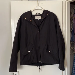 VILA - Vårjacka från Vila! Jag har vuxit ur den så säljer vidare