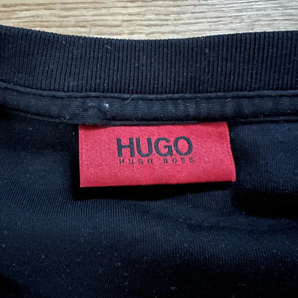 Säljer min Hugo tröja som är skit snygg och är i jättebra skick för endast 450. Hoodies.