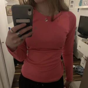 Långärmad träningströja - Xs men sitter mer som s