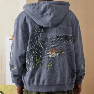 Ed Hardy exclusive eagle zip up hoodie  - Svin cool hoodie från ed Hardy som är använd ett par få gånger. Köpt i Berlin på Urban outfitters  under vintern,