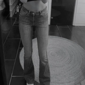 Jeans - Säljer nu mina as snygga bootcut jeans från only i storlek 32,använd endast ett fåtal gånger. Bud som gäller.