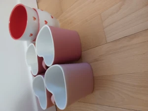 Vackra hjärtmuggar - Porslin från Flying Tiger ♡ Nya, 4 st hjärtformade och 2 lattemuggar med hjärtan på. Priset är för alla ♡