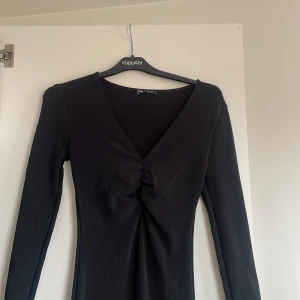 Zara klänning   - Lång tajt klänning 