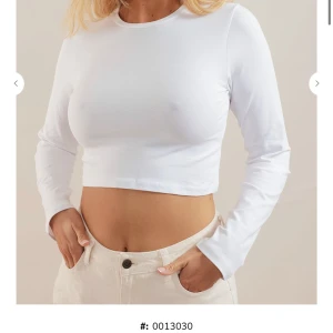 vit basic långärmad  - Superfin basic tröja från Chiquelle i strl S! Prislappen kvar och nypris var 279kr. Den va lite stor på mig☺️💘 passa på idag med gratis frakt via köp nu!!!