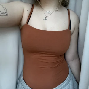 Topp  - Jättefin bodytopp🤎