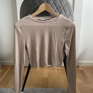 Långärmad topp - Ord.pris 199kr 