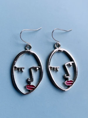 Faces örhängen ❤️ - Nickelfria krokar och fri frakt ❤️