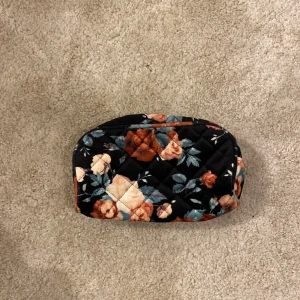  Necessär  -  en mellanstor necessär 