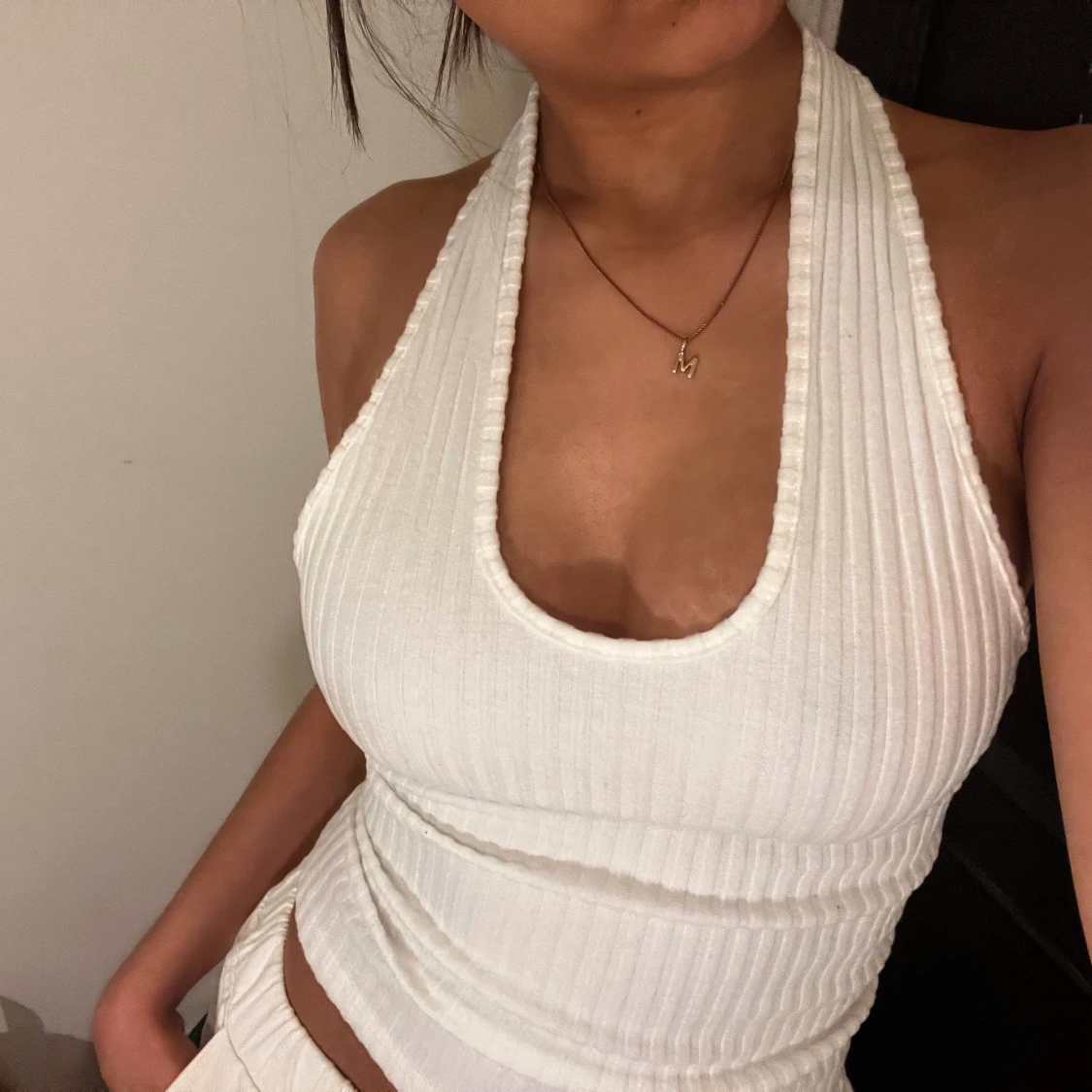 Vit topp med öppen rygg