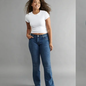 Low waist Bootcut jeans  - Säljer ett par Low waist Bootcut jeans från Gina nästan aldrig använda köpta för 500 säljer för 300 köpare står för frakt ( pris kan diskuteras)