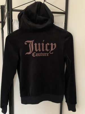 Juicy - Svart Hoodie Juicy couture i Nyskick