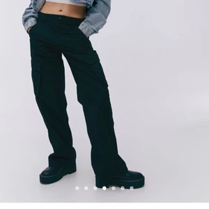 SÖKES - Jag söker dessa hm cargobyxor från devided i storleken 36!! Betalar mer än dom är köpta för!! Även om någon har i vit