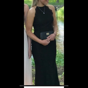 Balklänning - Jättefin svart balklänning med öppen rygg