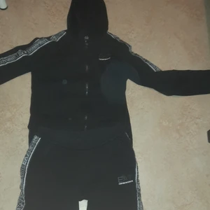 Ea7 dress storlek s - Hej nu säljer jag min Ea7 dress som jag inte har användning till längre 