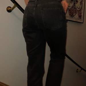 Snygga och bekväma boyfriend jeans från Gina Tricot. strl 40! Skulle säga att den passar även 36-42