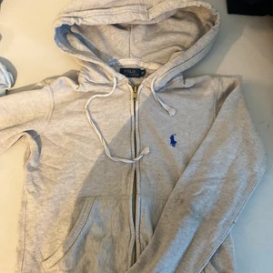 Ralph Lauren kofta - Säljer denna söta Ralph Lauren koftan som inte kommer till användning längre, den är i storlek xs❤️