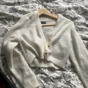 Kofta - Vit mysig kofta