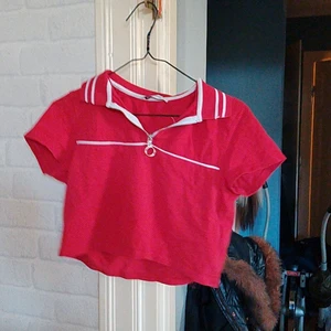 Rödvitt "tennis set"  - Croptop piké och tennis kjol modell från FB 