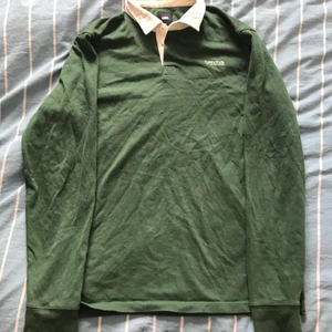 Vans tröja/skjorta  - Säljer den här vans tröjan/skjorta för den passar inte. Bra skick och size S men känns som M 