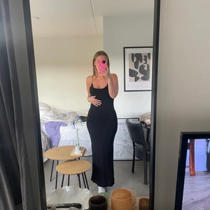 Långklänning - Balklänning/långklänning, superfin, sval, använd en gång,  öppen rygg 