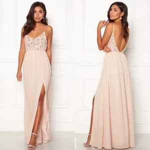 Balklänning  - Jättefin balklänning från Moments New York. Helt oanvänd med prislapp kvar. Inköpspris 899, säljer den för 300.