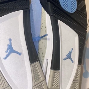 jordan 4 university blue - worn just a couple of times, in very good condition, comes with its box, UK 8