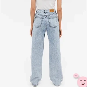 Jeans Medium - Snygga ljus blå Jeans från Monki i S/M💕 Som jag säljer på grund av att de tyvärr är lite för små. Nyskick, aldrig använda💕