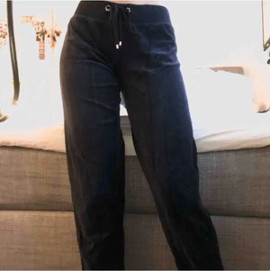 Sammet mjukisbyxor - Super fina sköna sammet mjukisbyxor i strl S från Cubus💕 Som tyvärr är för korta på mig som är 175cm, knappt använda💕