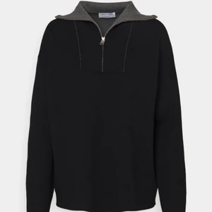 Zip up tröja - Skitsnygg tröja med zip från tiger of sweden köpt förra året för 2000kr. Använd ca 2-3 gånger och är därmed fortfarande i väldigt fint skick.💕