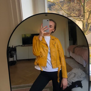 Gul PU-jacka - Senapsgul PU jacka, bra skick! 