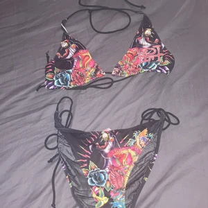 Ed Hardy bikini  - Aldrig använd skulle säga att den passar S/M