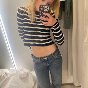 Zara topp - Säljer denna jättefina randiga tröjan från zara som är använd ca 3 gånger! Jag älskar den men är tyvärr i behov av pengar just nu!!! 