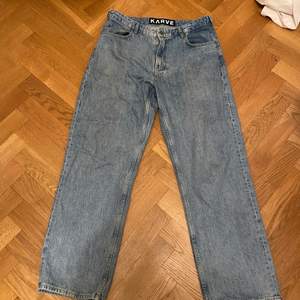 Karve jeans model loose. Nypris 900 använda 3 gånger. Skick 9/10