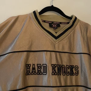 BASKETTRÖJA  - Guldig baskettröja från hard knock, storlek XXL. 60kr + frakt