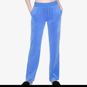 Juice Couture byxor  - Säljer dessa jätte fina juicy byxor i storlek S eftersom dom är för stora för mig. Jätte bra skick och har tvättat cirka 2 gånger. Kontakta mig om du är intresserad 💙