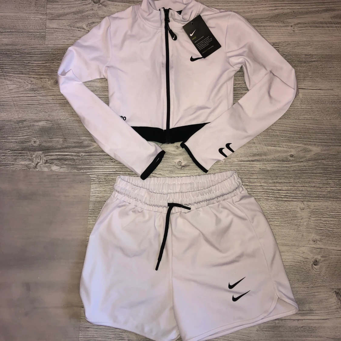 Nike set L