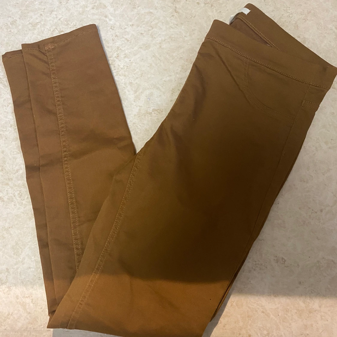 Senapsgula treggings från H&M storlek 42