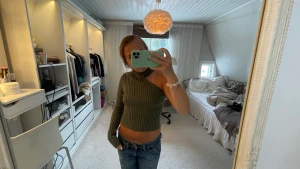 Asymmetrisk topp - Säljer denna asymmetriska/ one shoulder toppen!!