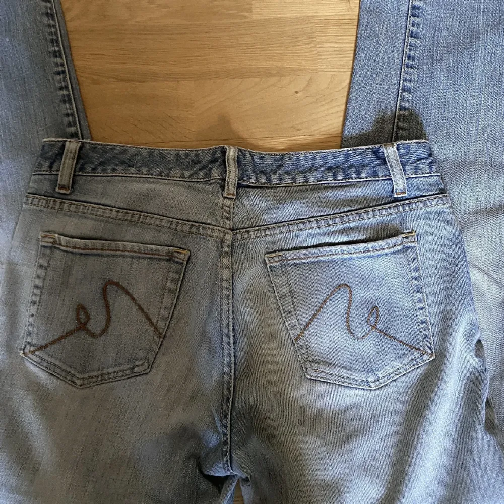 Lågmidjade vintage jeans😘. Jeans & Byxor.