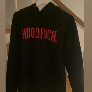 HOODRICH - jag säljer en hoodrich hoodie som är anvönd men i bra sick.😁