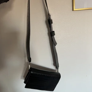 Carin Wester väska - En väldigt fin Carin Wester väska som är sparsamt använd. Är i bra skick. 