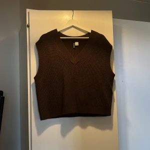 Stickad väst - Stickad väst i fint skick