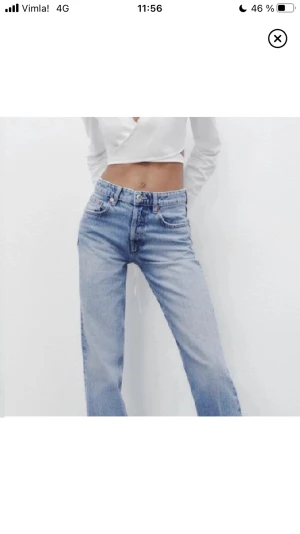 Zara mid rise jeans  - Köpta för typ ett år sedan. Använda men i bra skick. Storlek 34. Skriv om ni vill ha fler bilder eller om ni har någon fråga 💖